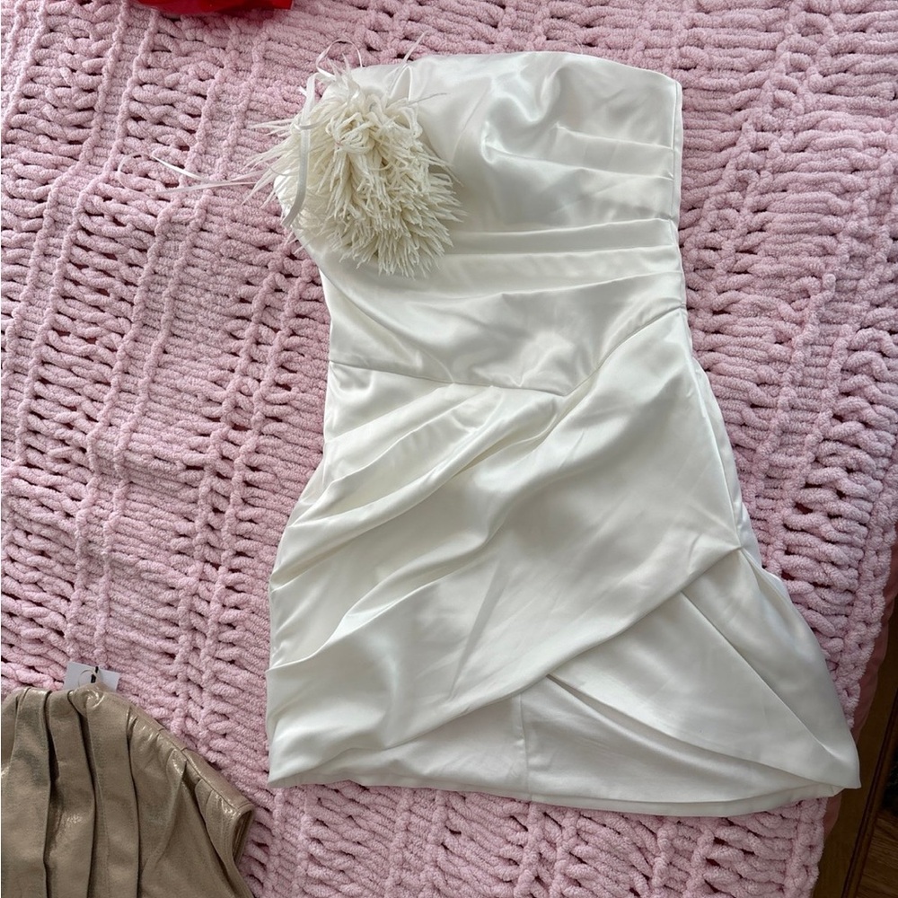 Short Akira white dress